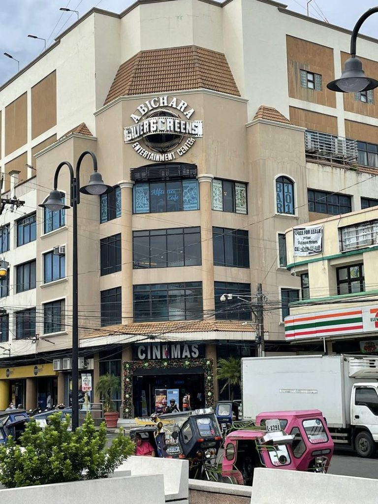 a bichara silverscreens entertainment center